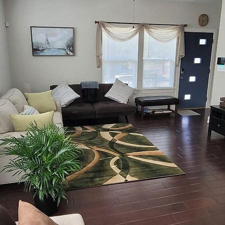 Spacious Townhouse Minutes From Downtown Sa. San Antonio Exterior foto