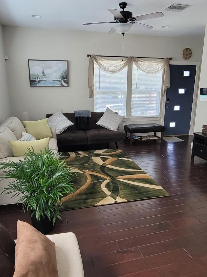 Spacious Townhouse Minutes From Downtown Sa. San Antonio Exterior foto